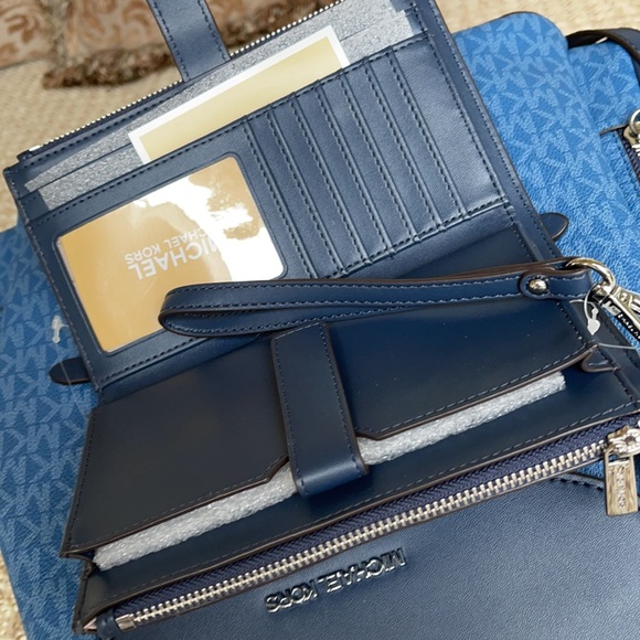 Michael Kors Jet Set Travel Lg Double Zip - Picture 11 of 16